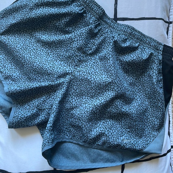 Grey Nike shorts - Picture 6 of 10
